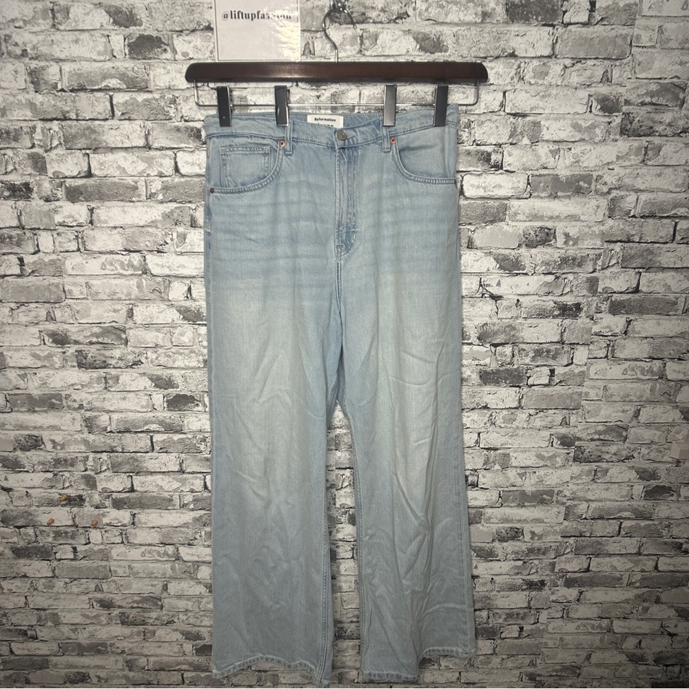 EUC Reformation “Cary lived in Wide Leg “ Light Blue Women's Jeans Size 31